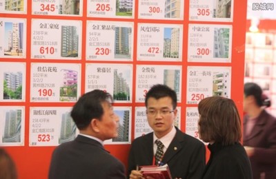 麥田房產中介跨界送快遞引爭議 物業服務新嘗試還是角色錯位？